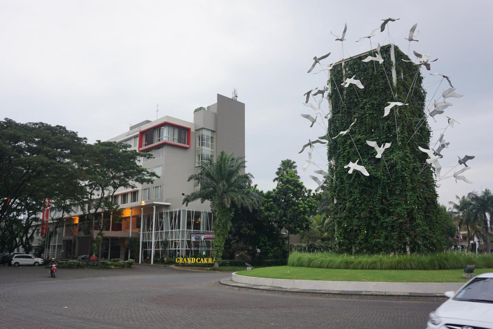 Grand Cakra Hotel Malang Buitenkant foto