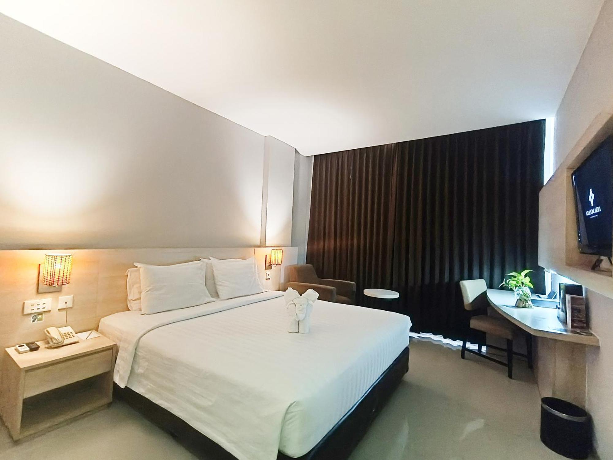 Grand Cakra Hotel Malang Buitenkant foto