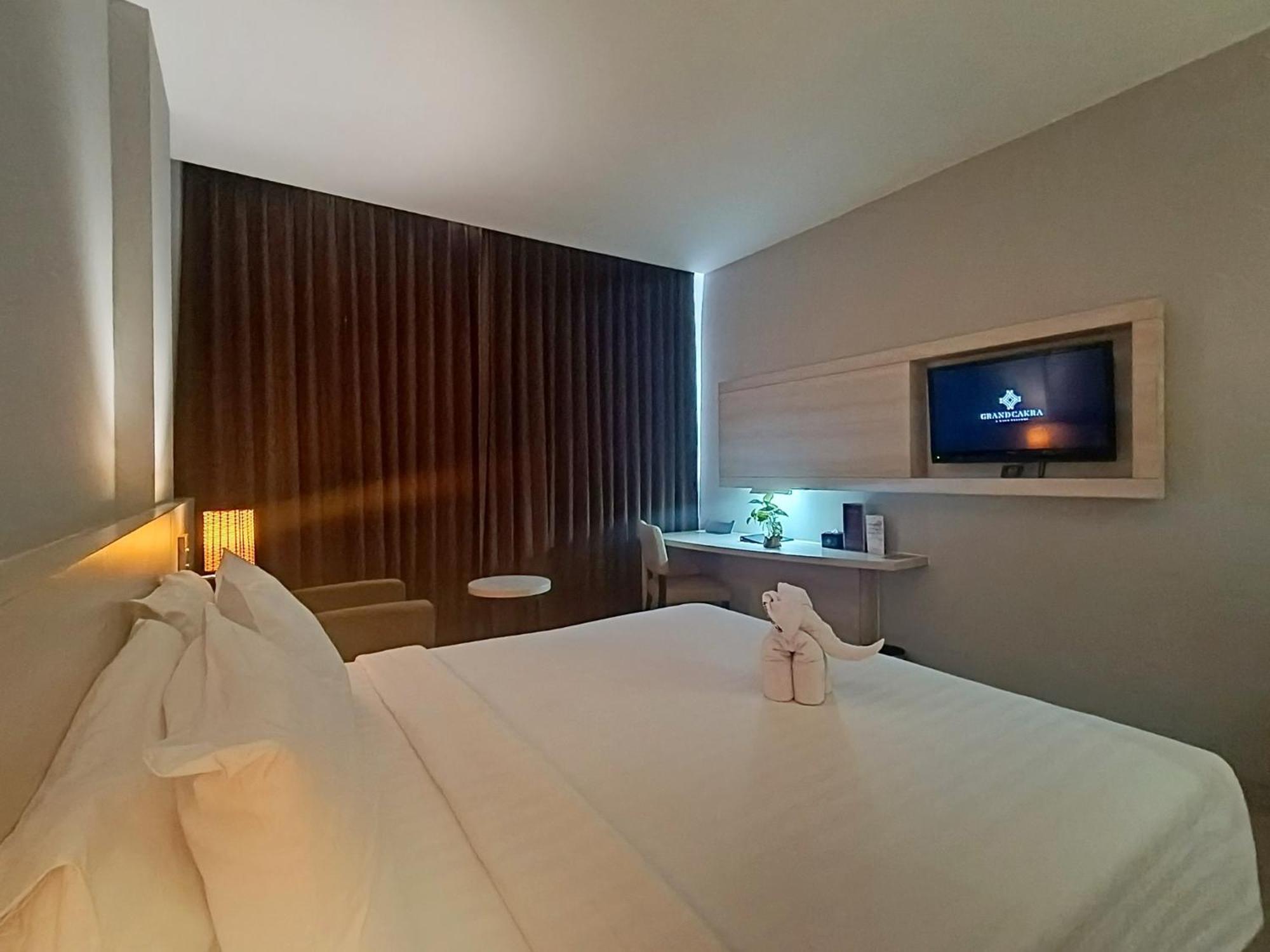 Grand Cakra Hotel Malang Buitenkant foto