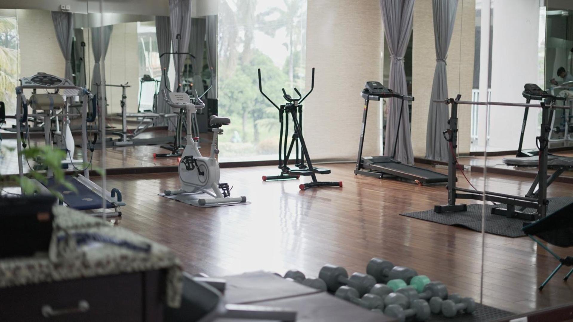 Grand Cakra Hotel Malang Buitenkant foto