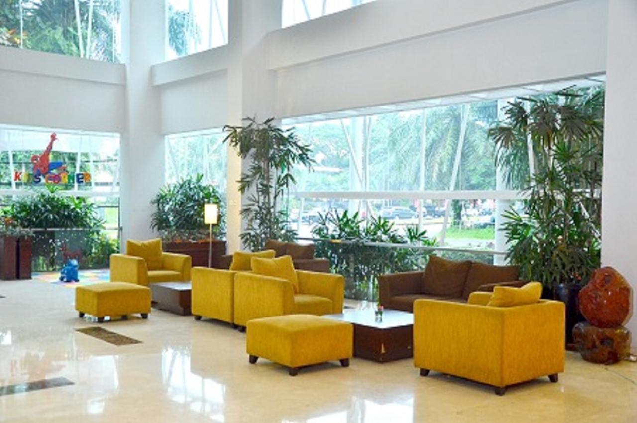 Grand Cakra Hotel Malang Buitenkant foto