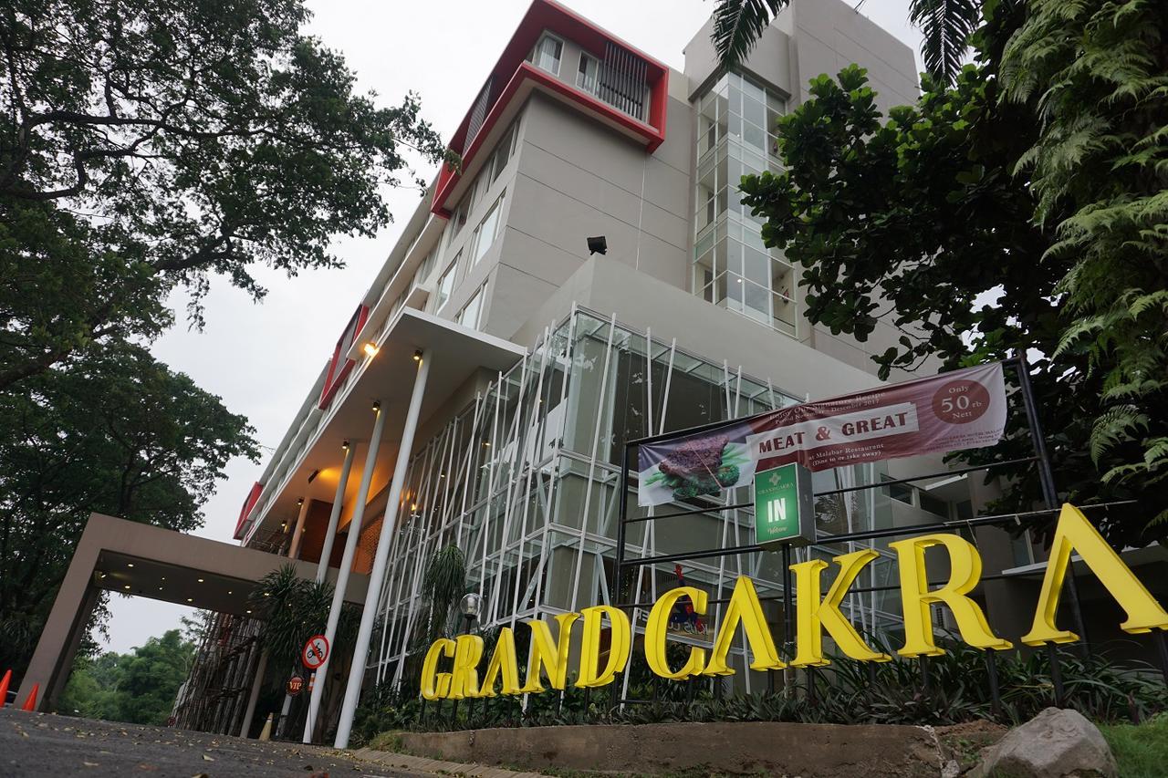 Grand Cakra Hotel Malang Buitenkant foto