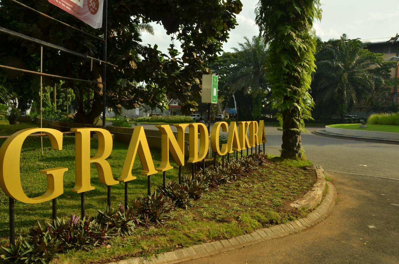 Grand Cakra Hotel Malang Buitenkant foto