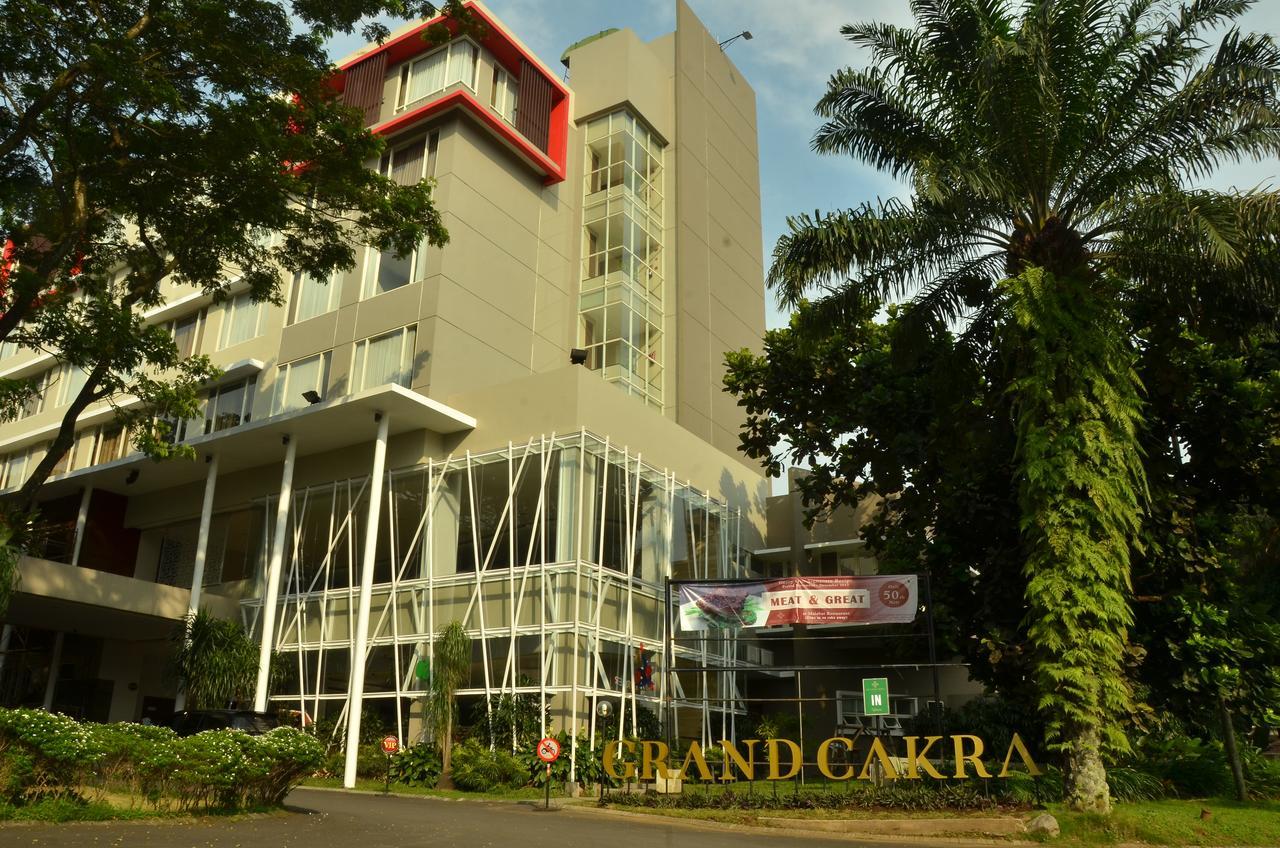 Grand Cakra Hotel Malang Buitenkant foto